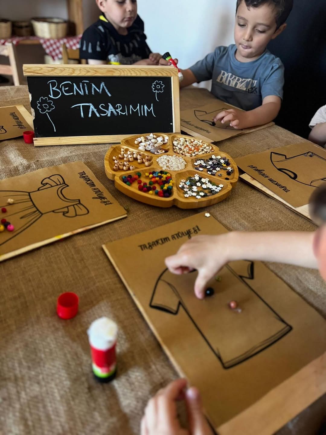 Sanat etkinliği: boyama ve tasarım